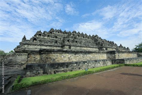  Borobudur-templet: En buddhistisk pilgrimsfärd under Sailendra dynastiets höjd