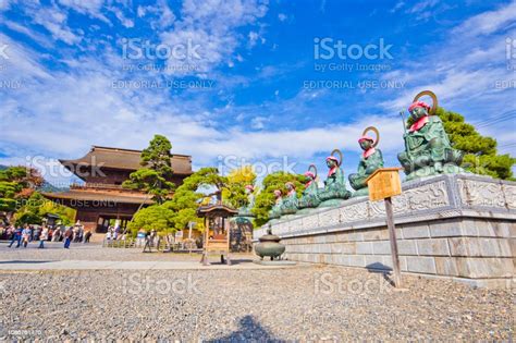 Zenkō-ji Templen, buddhistisk arkitektur och kejserlig beskyddare under den Heianperioden